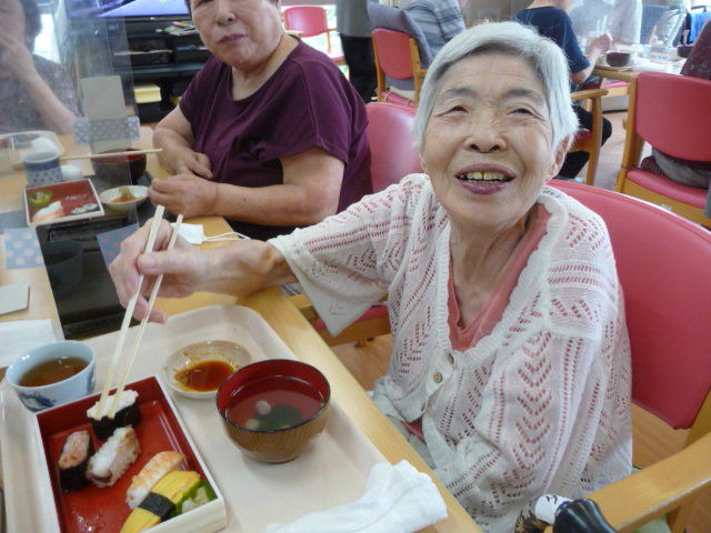 お寿司ランチの日です🍣