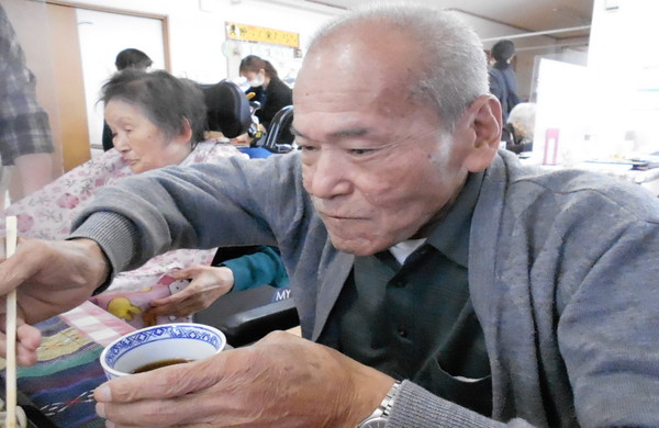 新そばの美味しそうな香りが、、そば打ちの実演♪