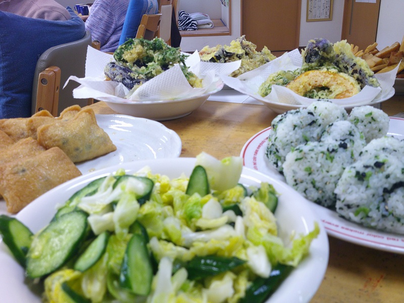 バイキング昼食会(^^♪