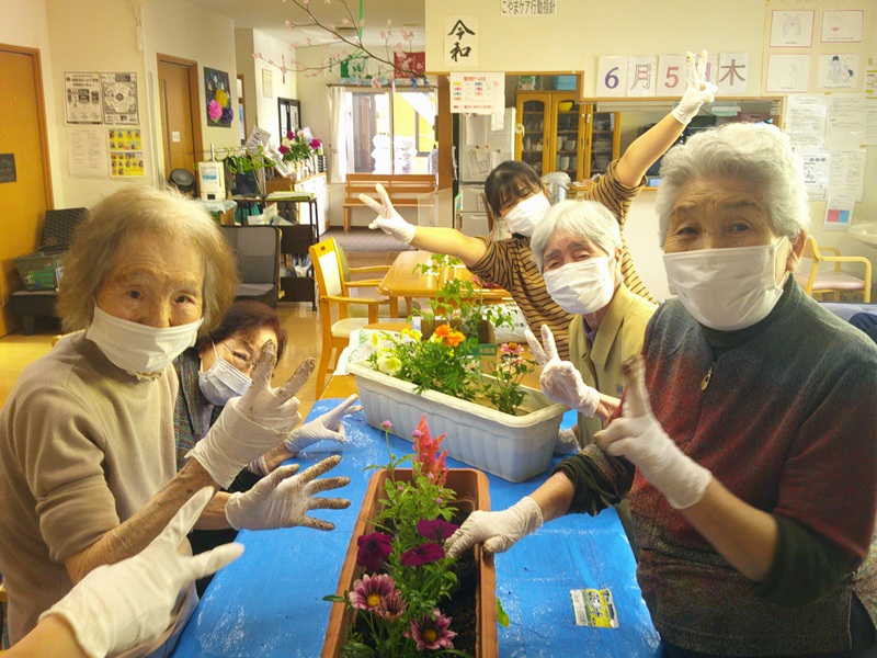 おれんじを彩る花とトマト♪